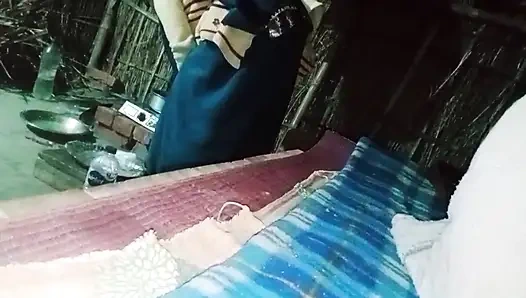 Köylü yenge evde sikişiyor