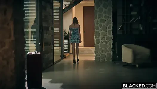 Blacked Avery erkek arkadaşının büyük büyük zenci en iyi arkadaşı Ashley ile paylaşıyor