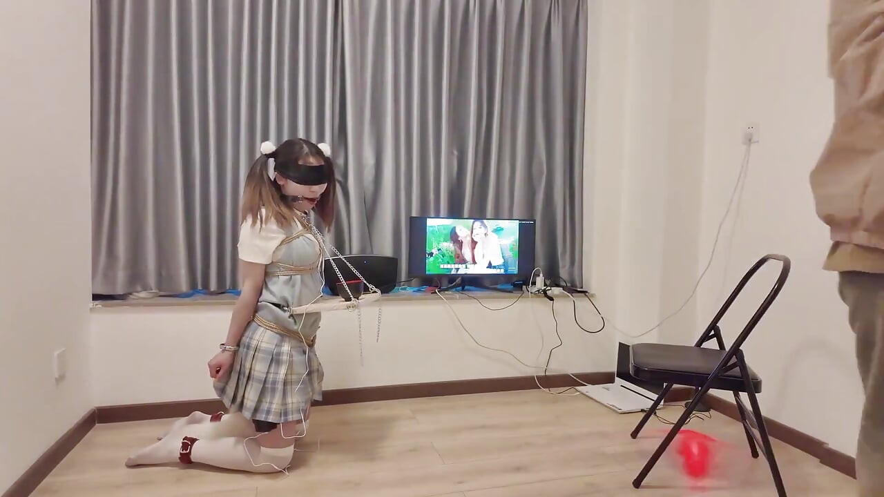 Hs021-an Asian Girl in School Uniform Was Disciplined