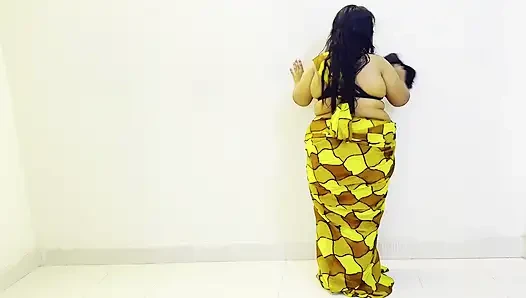 Pembantu cantik india terjebak di bawah ranjang saat bersih-bersih rumah, seks anal sama bosnya sendiri sampai muncrat banyak banget