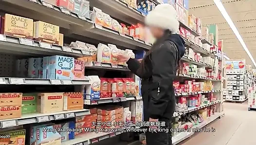 Ngentot cewek cantik asia di rumahnya sampai muncrat intens