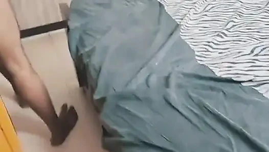 Мой друг уходит от моей жены