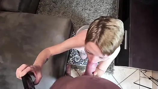 Schlampiger blowjob von pOV. Er hat einen so schönen schwanz und er sollte aus allen Winkeln geschätzt werden