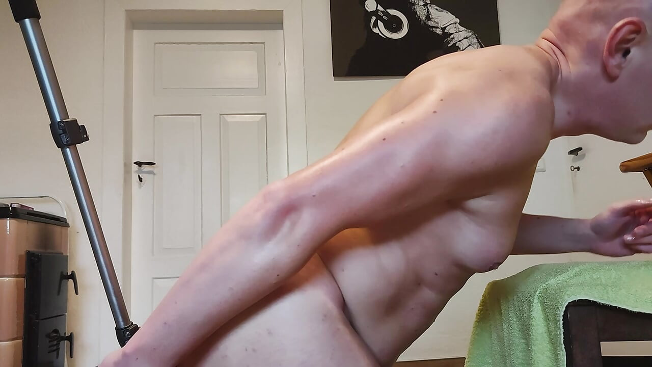 Self-abasement with DIldo