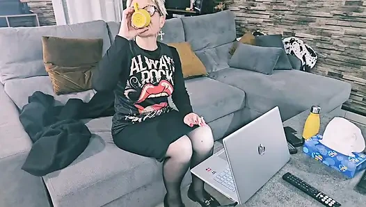 I Had to Choose Between Working or Using a Dildo on My Mature MILF Pussy