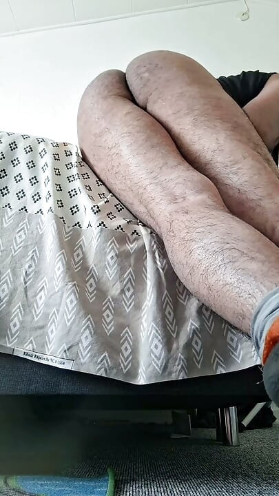 Curul meu e foarte excitat și caută o pulă tare și să-mi lingă gaura curului