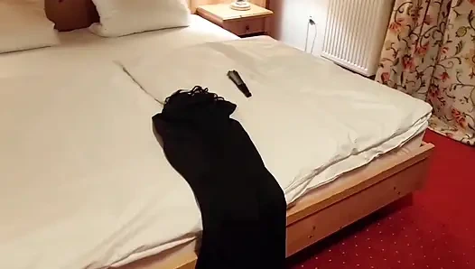 Amatör Sarışın Olgun Eş Yüksek Topuklu Kişiyle Seksin Tadını Çıkarıyor