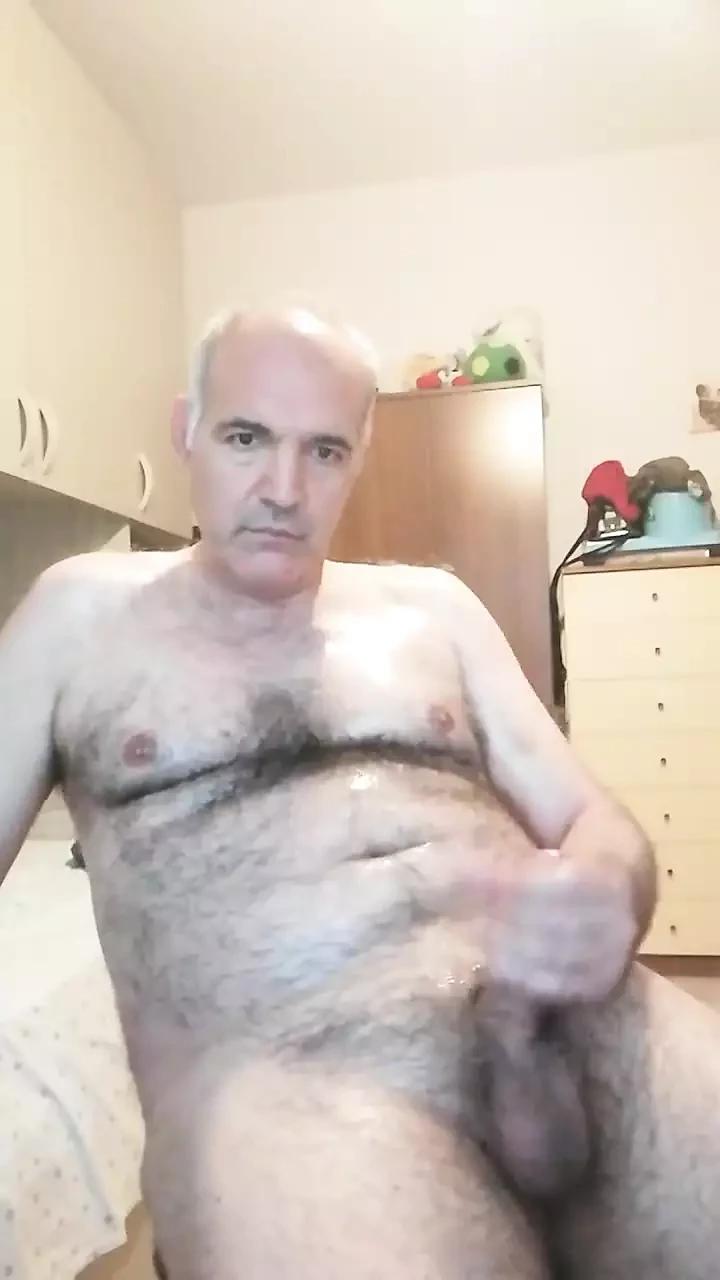 My Body Is Full of Oil and I Fuck the Glass with My Big Cock
