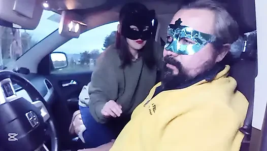 Menampar muka di dalam mobil