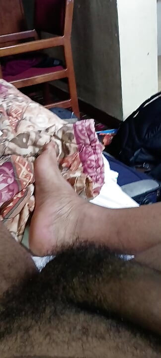 Ayah membelai kontol yang belum disunat