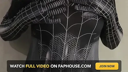 Ngentot cewek cosplay spiderman kulit hitam sampai dia muncrat berkali-kali - porno Indonesia terbaru