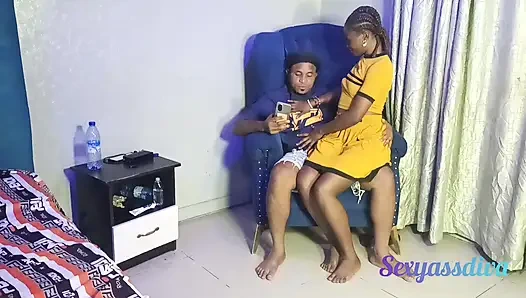 Tolong tenanglah, aku baru di sini