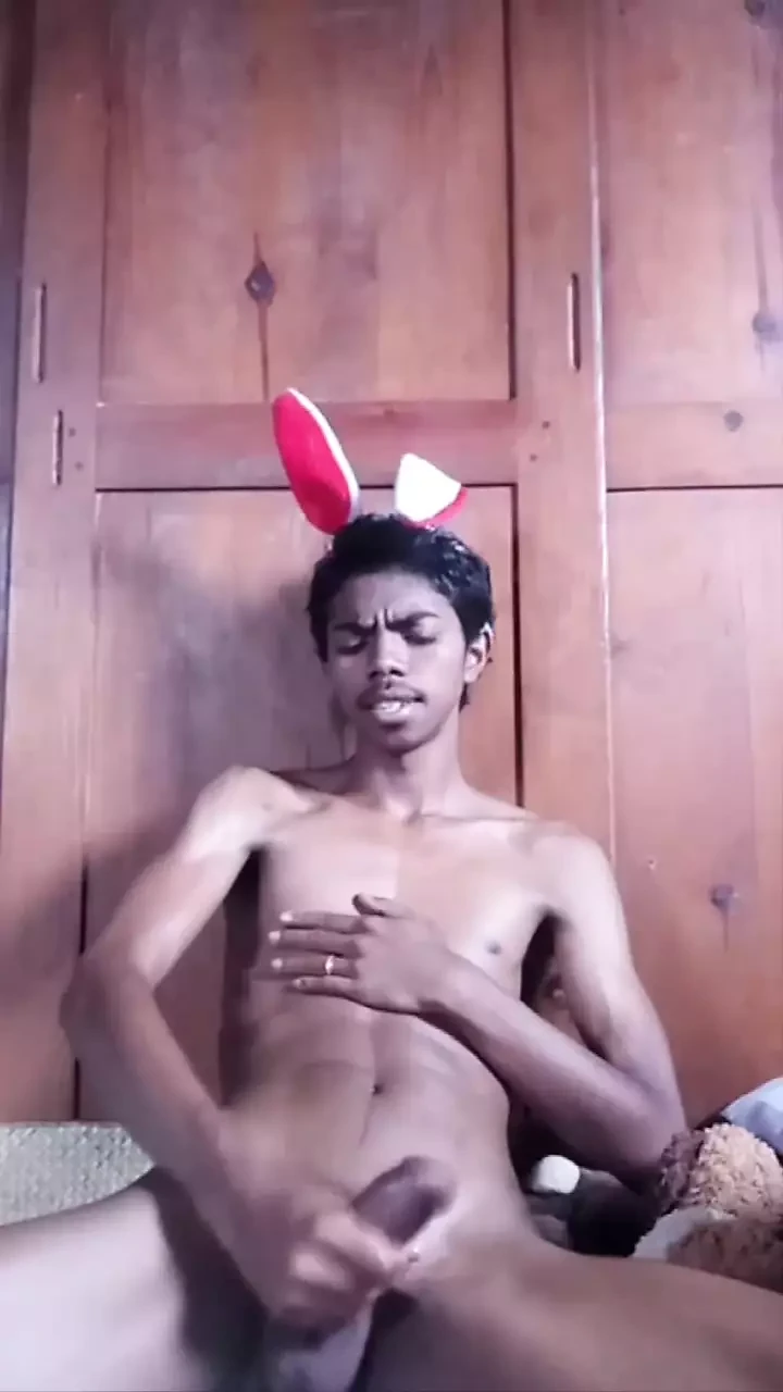 复活节巧克力少女手淫和打手枪！