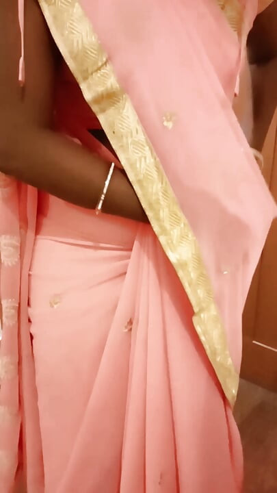 Desi Tamil Wife Renu’s Big Ass & Pussy Teased in Saree Post-hotel - Cuck Films! Indianhotwifex