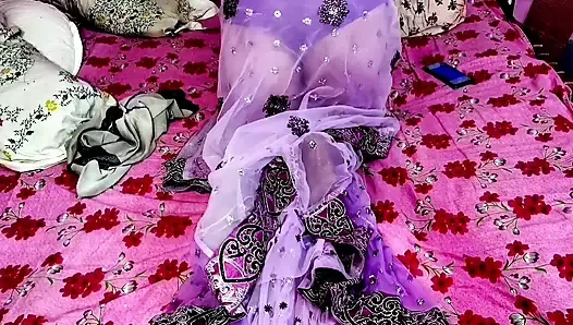 Desi yenge ve devar kocası uzaktayken evde gizli zaman geçiriyor