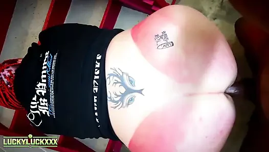 Pawg merdiven boşluğu devralıyor