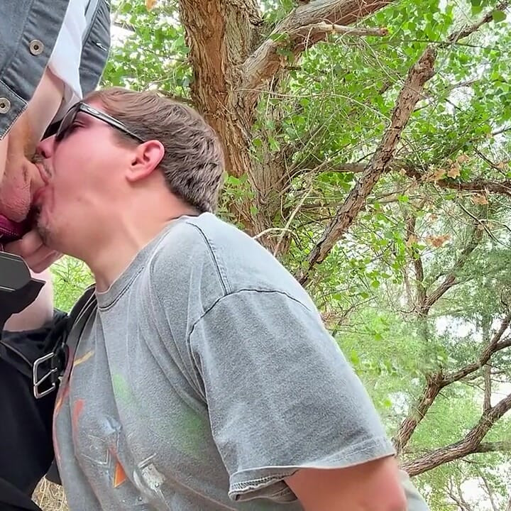 Quick Outdoor Blowjob