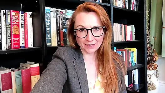 Masum kütüphaneci başınızı siktiriyor ve size sakso çekiyor