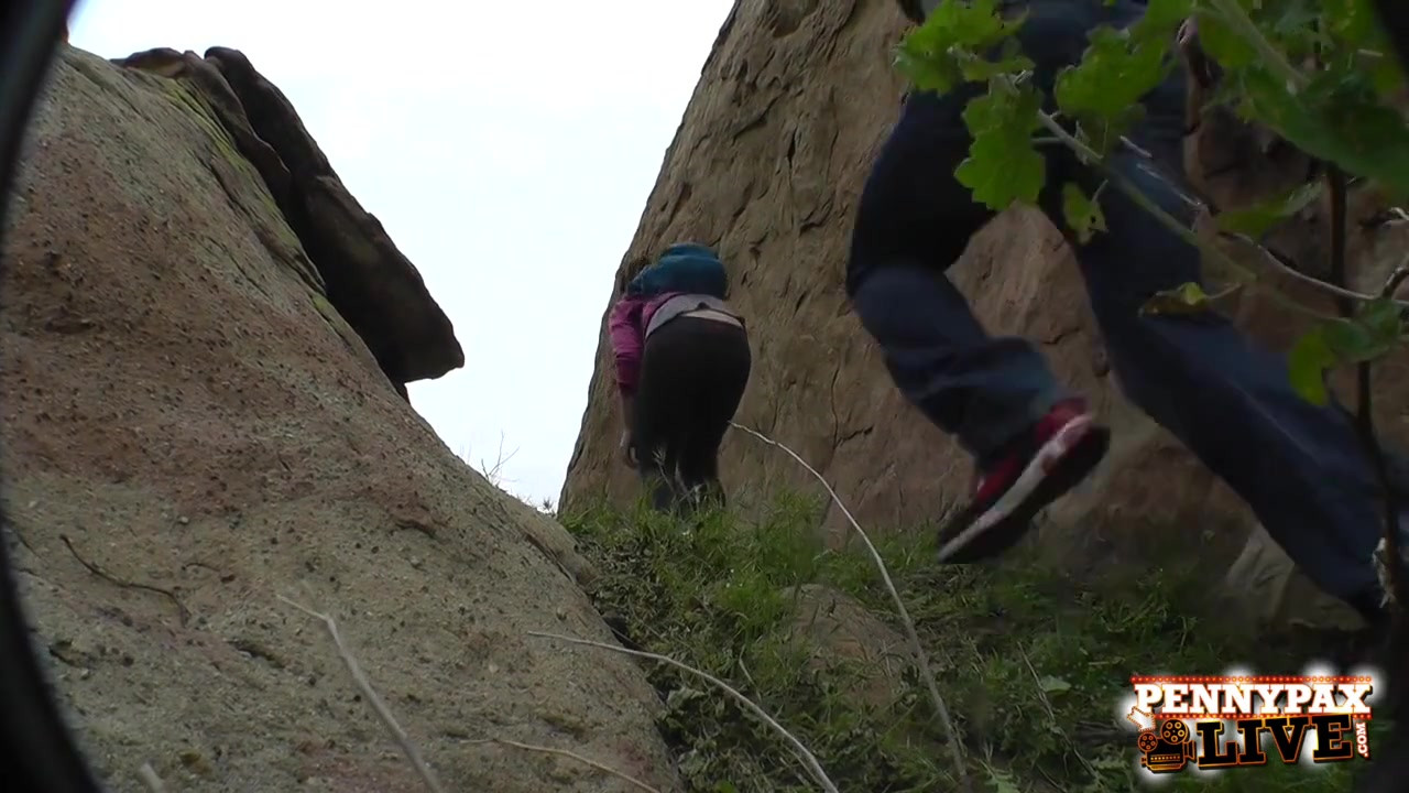 ペニー・パックスとサラ・シェボンの素晴らしいハイキングハメ撮り3p