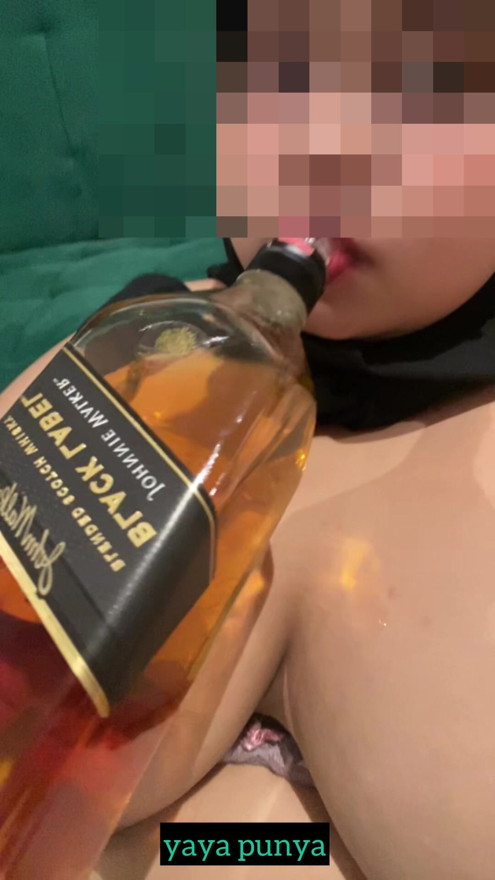 Horny nak konek