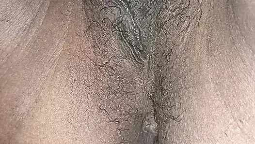 Menikmati mastrubasi dengan vibrator