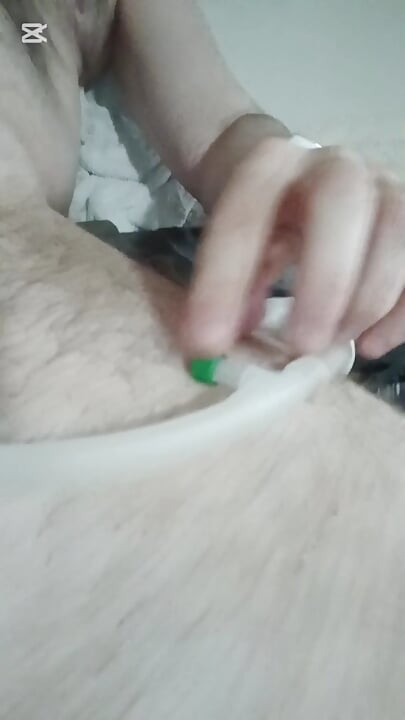 Ftm хлопець качає свої статеві органи для вас