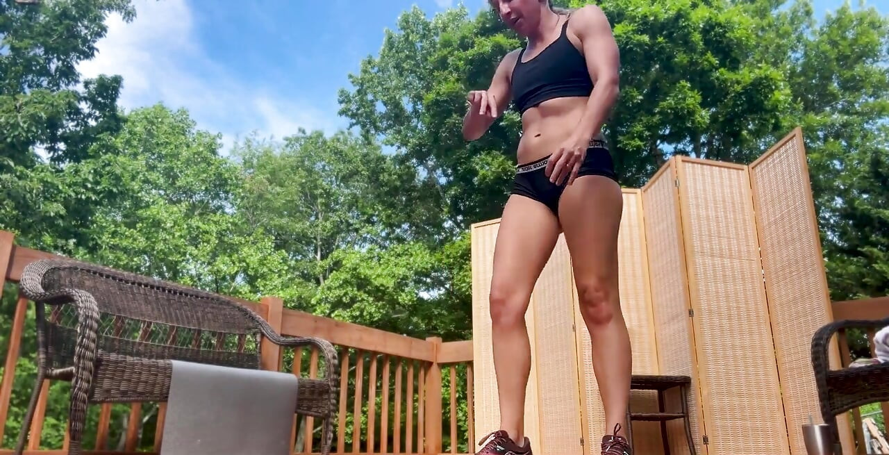 How Many Burpees Lora Cross Can Do