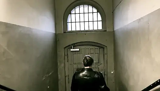 Domina, herrin, april - zelle 45 april gefängnis - teil 3