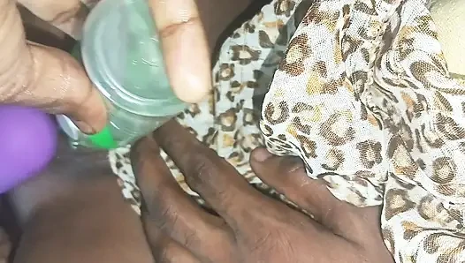 S-269. Bhabhi muda mengambil syal di memeknya. Suami menjatuhkan air kontol ke payudara