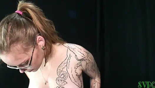 Schwangere marie liebt es, schwanz zu reiten