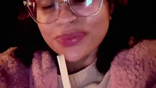 Sinemada büyük milkshake'in ardından şişmiş tuvalet osuruyor