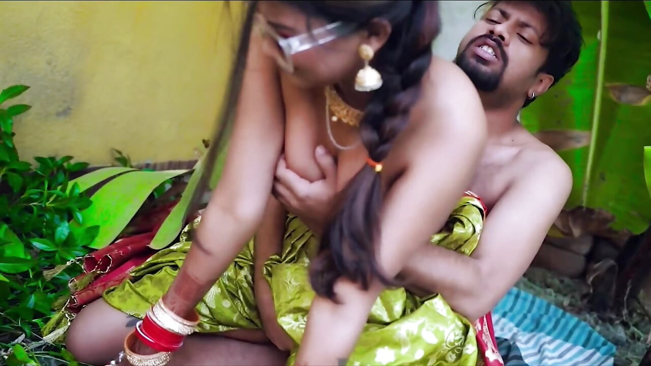 Pados ki bhabhi ko jungle me utha ke le gya aur phir patak ke chod diya