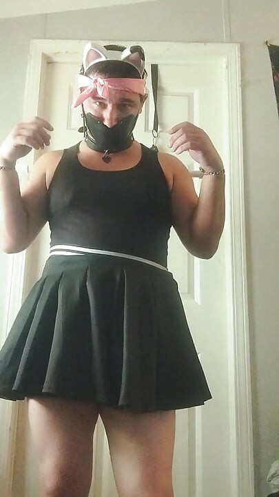 Sissy robinja u samošokantnom vezivanju