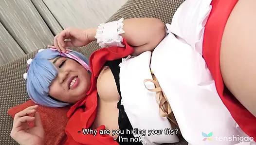 Riho machida dengan kostum animenya saat dia mengunjungi kita hari ini