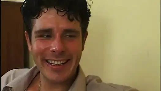 Genç ateşli esmer için anal yıkım