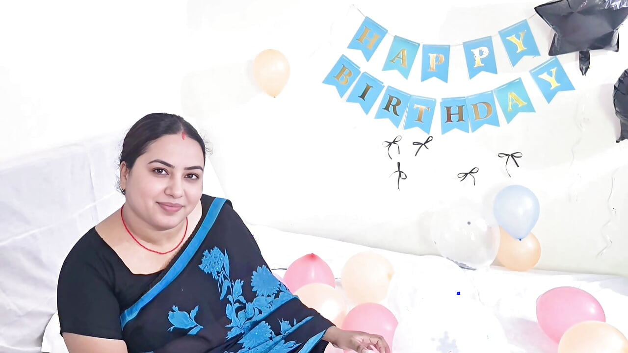 Bhabhi Ne Birthday per Dever Ko Surprise Diya atau Apni Chut Di Hadiah Hadiah Mein video penuh