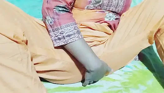 Hot Desi Boudi and Clener Sex Video