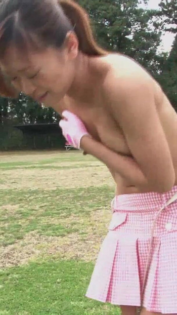 Ohromující okamžik z "Golfová hra se sexem na konci s krásnými japonskými ženami s chlupatou a nadrženou kundičkou"