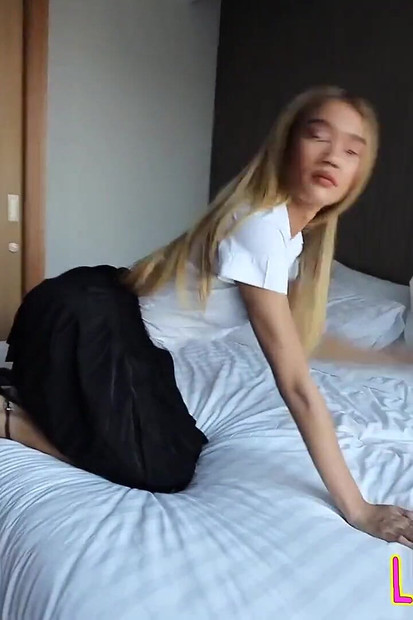 Ladyboystar - Apsolutno razbijajuća Ladyboy mi tako lijepo puši kurac