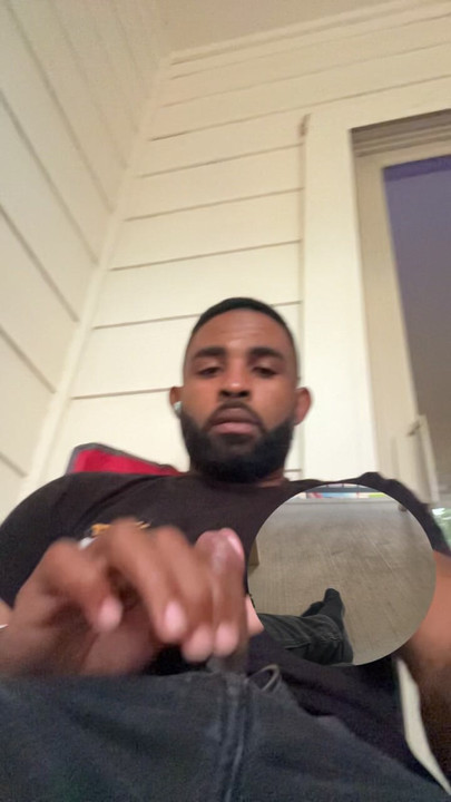 Adam jaxx masturbiert auf dem neuen balkon