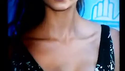 nina dobrev için haraç