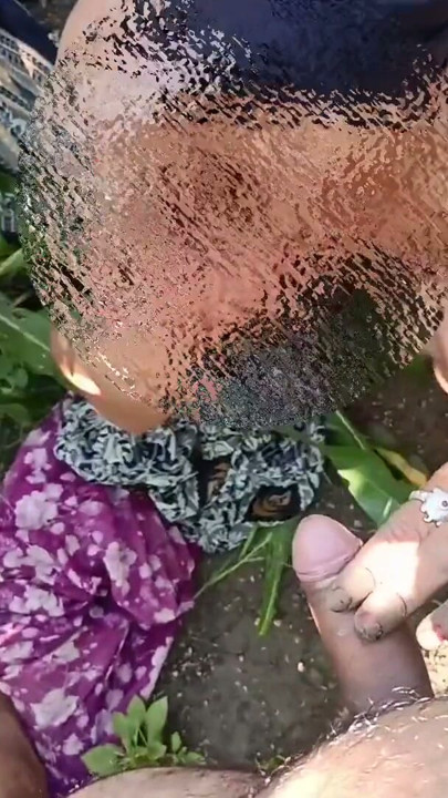Gaon ki desi ladki ko makki ke khet mein nangi karke munh mein lauda chuswa karke uski chut chodi Puri nangi kar di tan per ek kapda bhi nah | Clip 2
