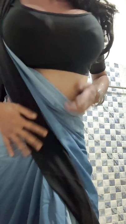 Crossdresser onanerer i Saree