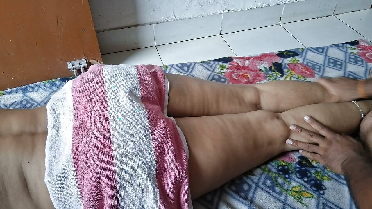 Mona Bhabhi's fair body massage massage made sister-in-law happy today