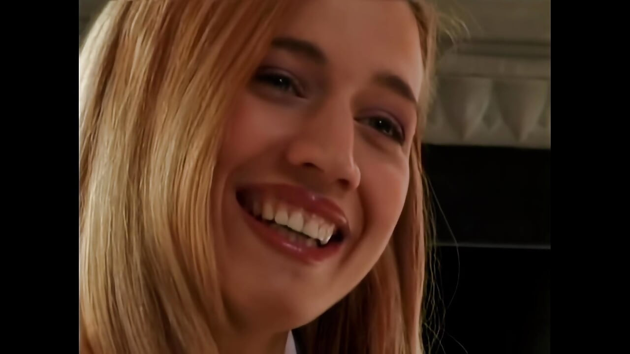 Pohni mými kalhotkami a šukej mě tvrdě svým velkým ptákem...