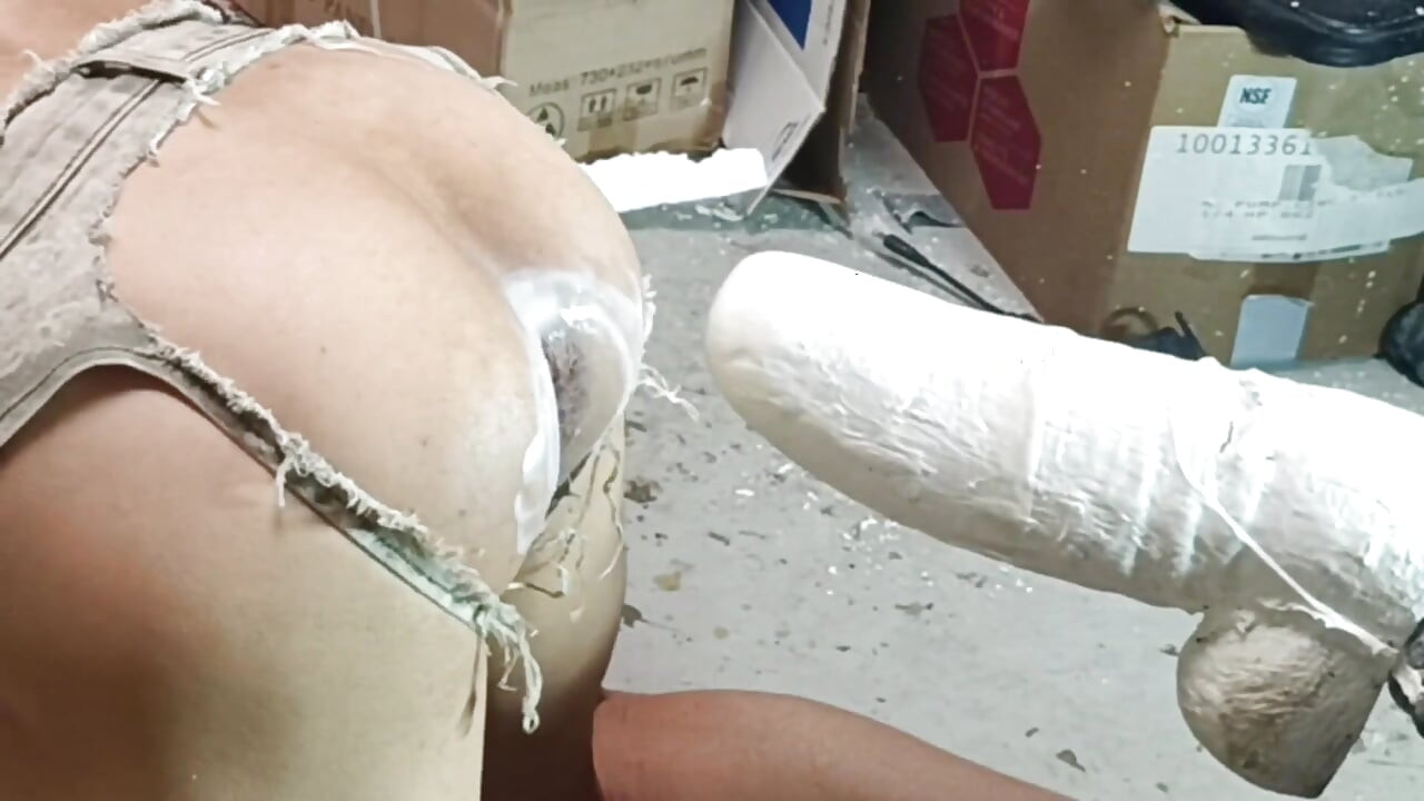 Wolvet's Tight Hole Hits a Giant Dildo