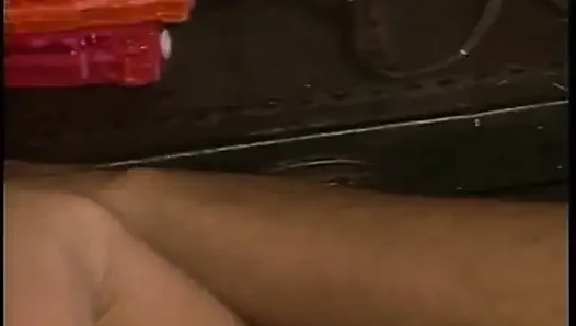 Lesbian vintage menjilati mainan seks dengan mainan seks