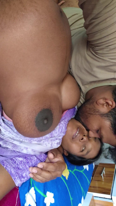 Pregnancy mein bhabhi ki boobs mein bahot khujli ho rahi thi unke pati ne boobs chatkar unki khujli mitai - desi… | Clip 1