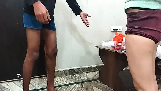 Üvey erkek kardeşim beni çıplak banyo yaparken gördü, büyük götümü ve pembe amımı gördü, beni sikmek istiyor Hintçe ses, xxx, mms, porno, xvideos, se