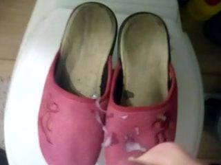 Éjacule sur les chaussures de ma copine 25 #